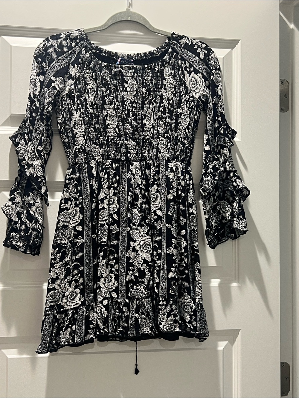 Truly Me by Sara Sara Girls Large Black White Floral Smocked Boho Dress Bell Sle